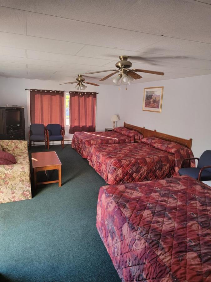 Gateway Motel Гананокве Экстерьер фото