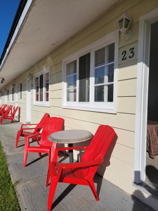 Gateway Motel Гананокве Экстерьер фото